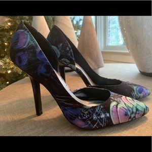 BCBG Peacock print stiletto heels size 10